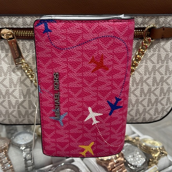 Michael Kors Medium Saffiano Leather Bifold Wallet Dragonfruit
NWT - Picture 4 of 16